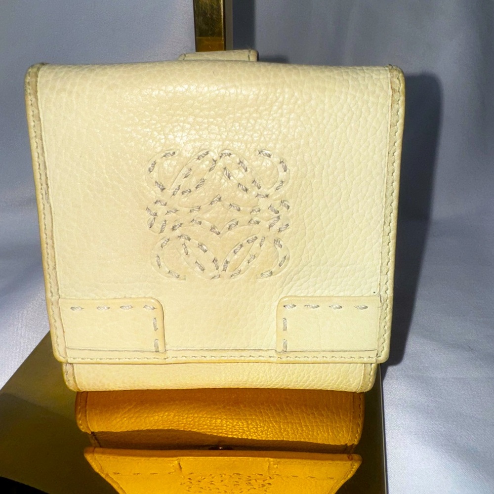 LOEWE WALLET BEIGE. SUPER SOFT LEATHER. 100% AUTHENTIC GENTLY USED